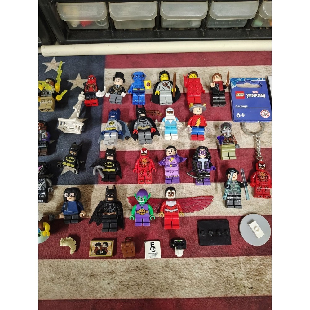 Lot Lego Minifigures Contains 27 Mini Figurines